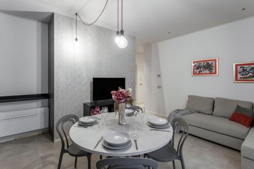 Pavia Apartment | Varesina Suite - Pavia City Center - by Host4U