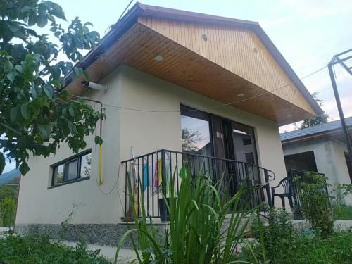 Ambrolauri House | Venerikas Hut (ვენერიკას ქოხი)