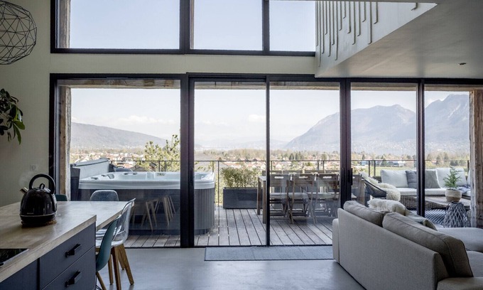 Saint-Jorioz Ski Chalet | Venez Chez Vous Luxueux chalet avec vue imprenable