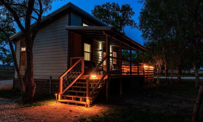 Fredericksburg Cottage | Verbena Waterfront With Hot Tub