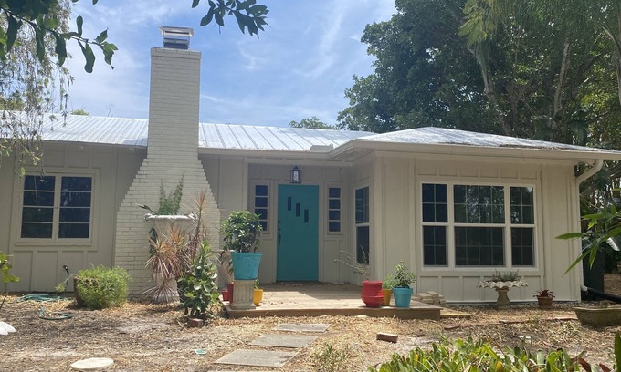 Vero Beach House | Vero Oasis! Come hide away in this charming home.