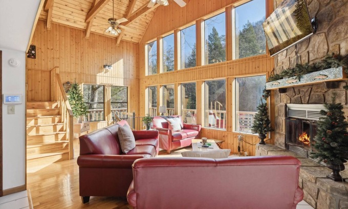 Sevierville Apartment | Very Secluded Breathtaking Riverfront Game Room