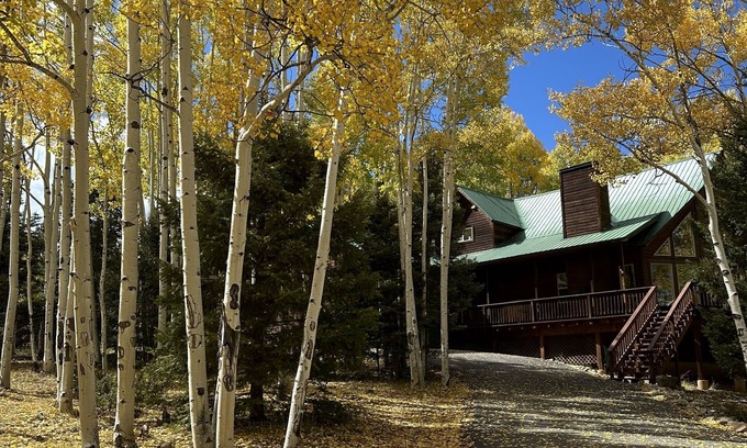 Angel Fire Ski Chalet | Via del Rey Luxury Chalet 3BR. Perfect Central location1.5 mi to AF village.