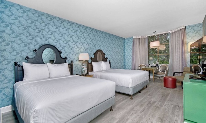 Downtown San Francisco Hotel | Victorian Room Near Theaters, Free Breakfast and Rooftop Pool Access