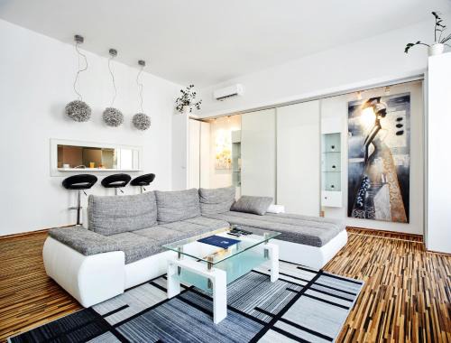Donji Grad Apartment | Vicus Apartment by Irundo