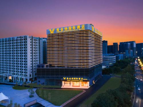 Guangzhou Science City Hotel | Vienna International Hotel Guangzhou 维也纳国际酒店广州宝能香雪地铁站店