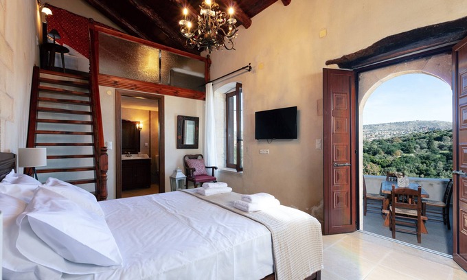 Karoti House | Vigdini Traditional House with hot tub in Karoti village