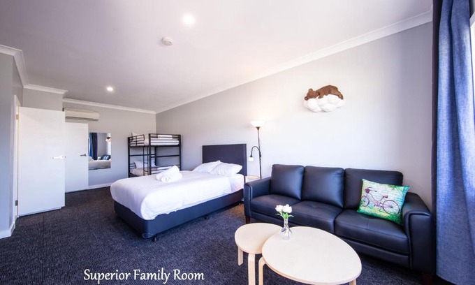 Jindabyne Hotel | Vikas