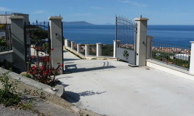 Gioiosa Marea House | Villa 1,5km From the Sea with a fantastic view