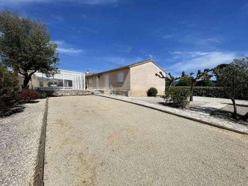 Vallon-Pont-d'Arc House | Villa 11 Pers à Vallon-Pont-d'Arc - Piscine Privée, 5 Ch, Jardin, Proche Centre - FR-1-382-213