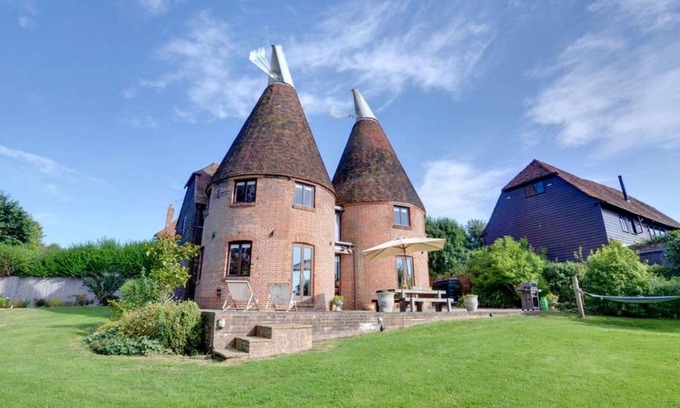 Abbess Roding Villa | Villa ∙ 5 bedrooms ∙ 12 guests