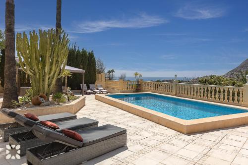 La Canuta Villa | Villa Amar by Abahana Villas