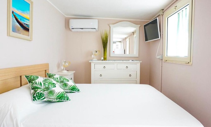 Quartu Sant'Elena Apartment | Villa Aurelia - Modern Seafront Studio Apartment