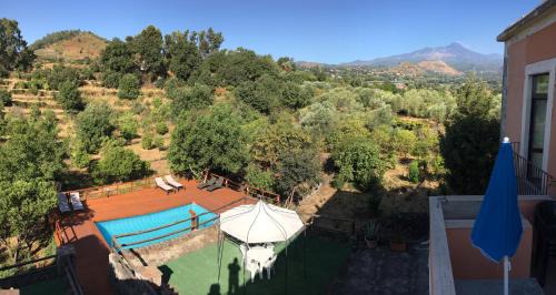 Viagrande Apartment | Villa Bonaccorso - antica e maestosa villa con piscina ai piedi dell'Etna