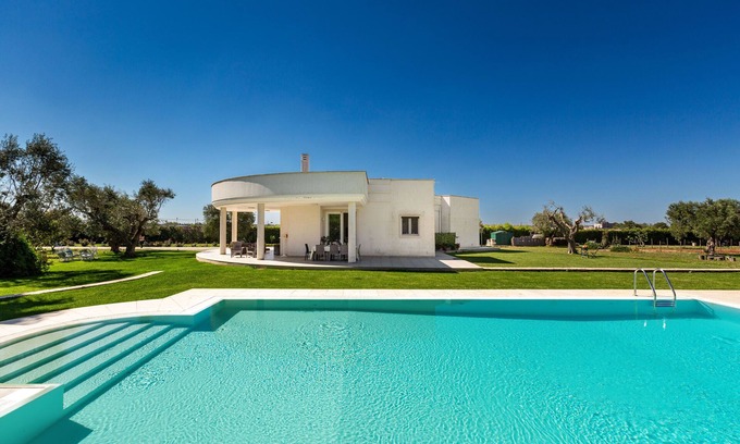 Francavilla Fontana Apartment | Villa Bouganville by Perle di Puglia