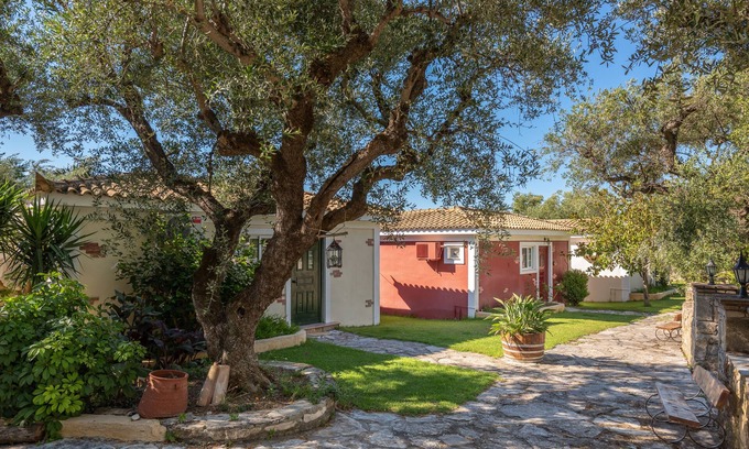 Alonia Villa | VILLA BOUGAINVILLEA | ILYESSA COTTAGES