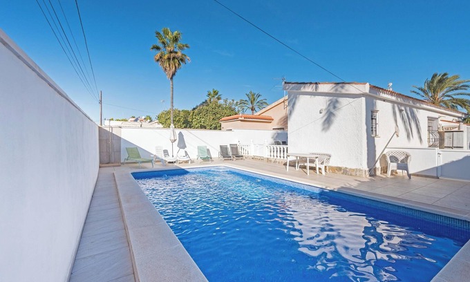 Torrevieja Villa | Villa "Casa Abuelita" with Private Pool, Garden, Terrace, A/C & Wi-Fi
