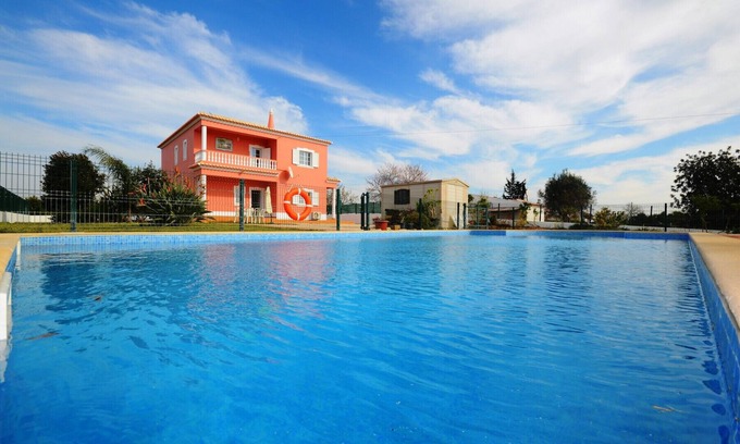 Monte Raposo Villa | Villa Casa das Amendoeiras, a lovely 4 bedroom villa with private pool