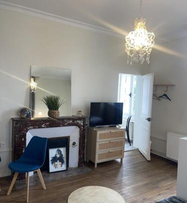 Brive-la-Gaillarde Apartment | Villa Chadourne - Le Maitre du Navire - Spacieux Studio