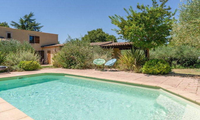 Sommieres Villa | Villa 'Chéri' with Shared Pool, Wi-Fi and Air Conditioning