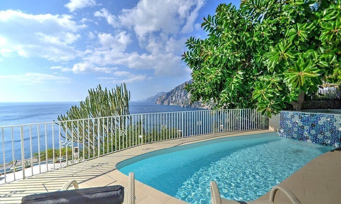 Arienzo Villa | Villa Cleopatra Grande: An elegant and welcoming two-story villa built sheer above the sea, with Free WI-FI.