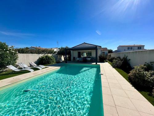 Sainte-Marie-de-Re House | Villa Coraly - piscine chauffée et jardin