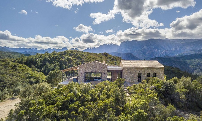 Sari-Solenzara Villa | Villa D'architecte Comme un nid D'aigle en Pleine Nature Entre mer et Montagne