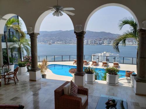 Unta Bruja Villa | Villa de Lujo Privada en Las Brisas Acapulco, Zona Segura, Vista Increíble de la Bahía