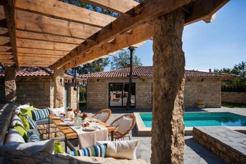 Saints Constantine and Helena House | Villa Dolce Vita - Vintage