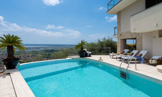 Pieve a Elici Apartment | Villa Dolphin 10, Emma Villas