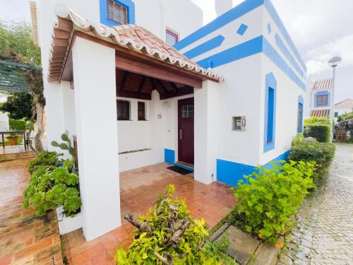 Conceicao e Cabanas de Tavira House | Villa Dunn Mar V3 by YHA
