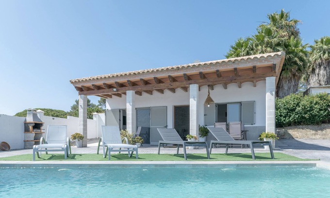 Barbate House | Villa 'El Olivar 2' with Mountain Views, Wi-Fi and Air Conditioning