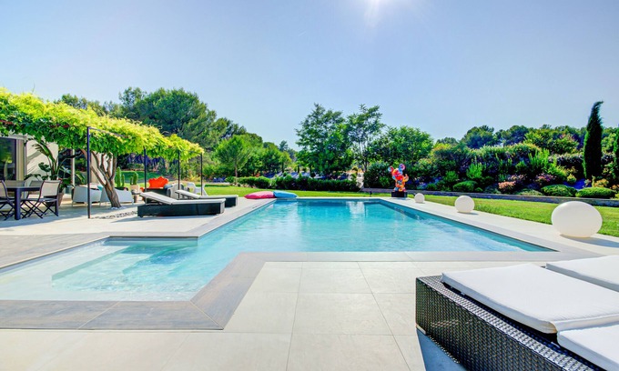 Grand Sud Villa | VILLA EMANEA with swimming pool in the heart of Provence Aixoise