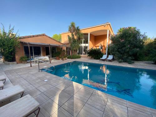 Rognac Villa | Villa Exotique, Luxueux, Piscine, Calme, Parking
