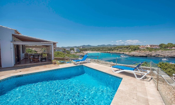 Cala Marcal Ski Chalet | Villa facing the beach of Cala Marçal
