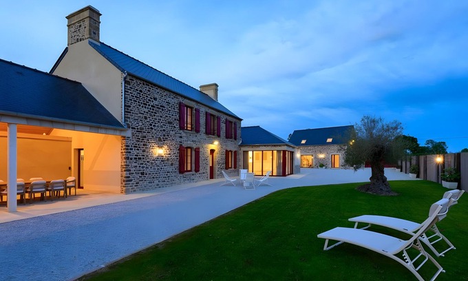 Saint-Sauveur-le-Vicomte Villa | Villa 'Domaine Le Saint Georges' with Private Terrace, Wi-Fi and Air Conditioning