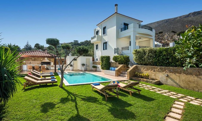 Afrata Villa | Villa Georgia Heated Pool & Jet-Tub