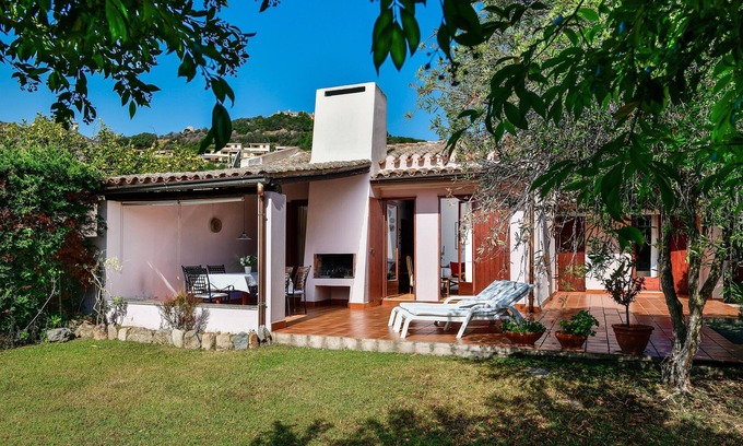 Costa Rei Villa | Villa 'Giacomo' with Private Terrace, Wi-Fi and Air Conditioning