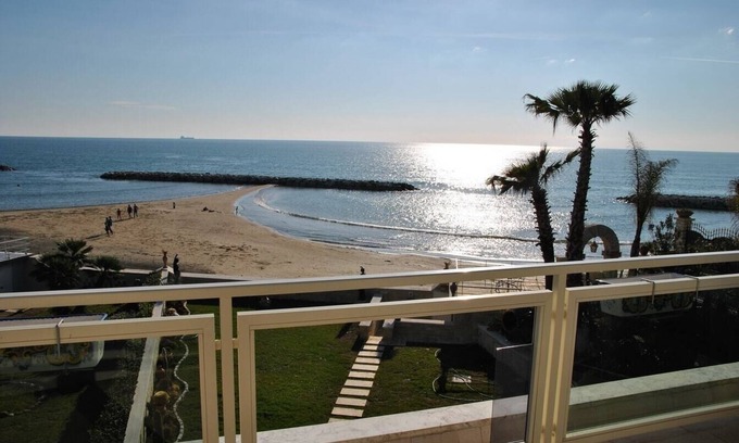 Formia Villa | Villa Granchio - sea front villa with beach access