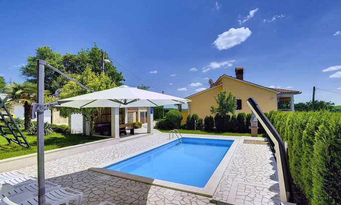 Lindar House | Villa in Bakši with Pool and Playground