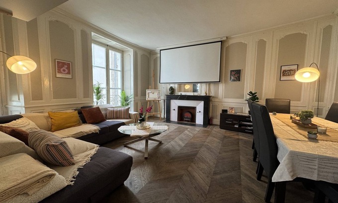 Republique Villa | Villa in Le Mans near Plantagenêt City