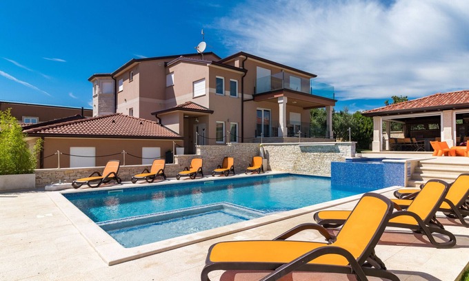 Marcana Villa | Villa Istra Kamen for kids & families near Pula for 18 people with sport activities, wellness & 67 m2 heated private pool