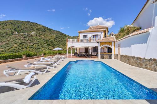 Sayalonga House | Villa Javier en Sayalonga