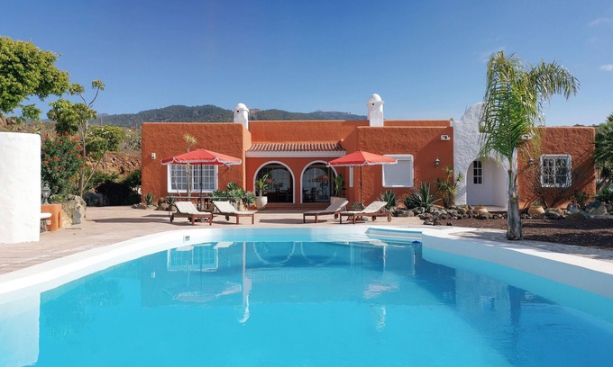 Granadilla de Abona Villa | Villa "Karat Hacienda Miranda" with Sea View, Pool, Sauna, Wi-Fi, Terrace and Garden