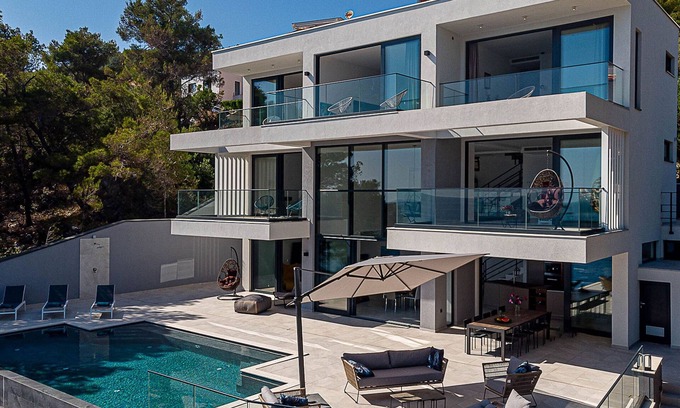 Blato Villa | Villa Korcula Grandeur | 5 Bedrooms | Stunning Waterfront Setting | Direct Sea.