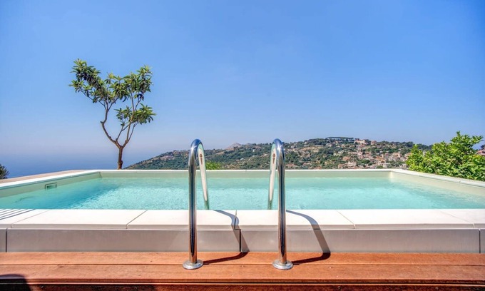 Sant'Agata sui Due Golfi Villa | Villa La Luce in Massa Lubrense