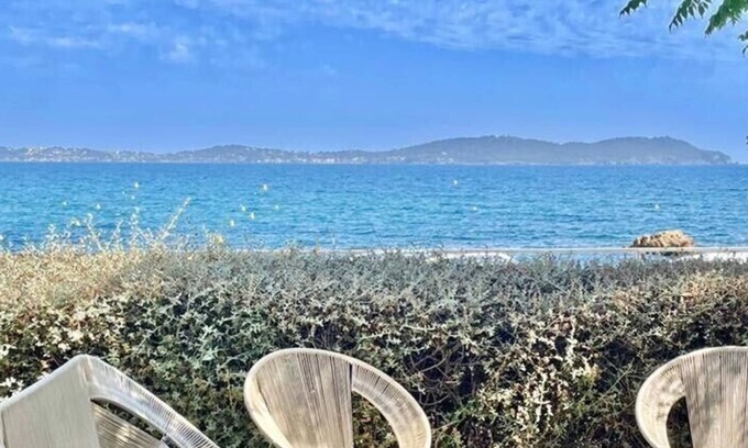 Carqueiranne Villa | Villa " La plage " waterfront villa, swimming pool, garden, 16 p