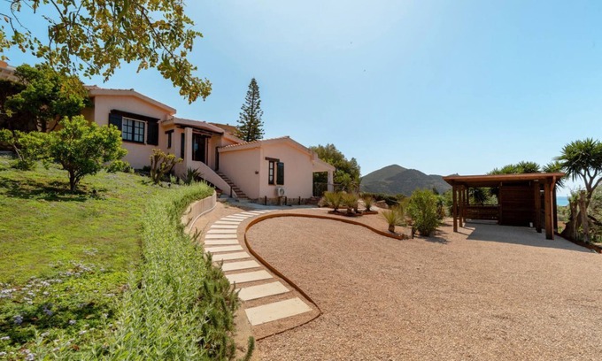 Solanas Villa | VILLA LENTISCHIO, just a few steps from the crystal-clear sea of Solanas