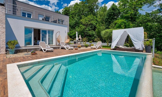 Lovran Villa | Villa LIna - beautiful villa with infinity pool near the beach