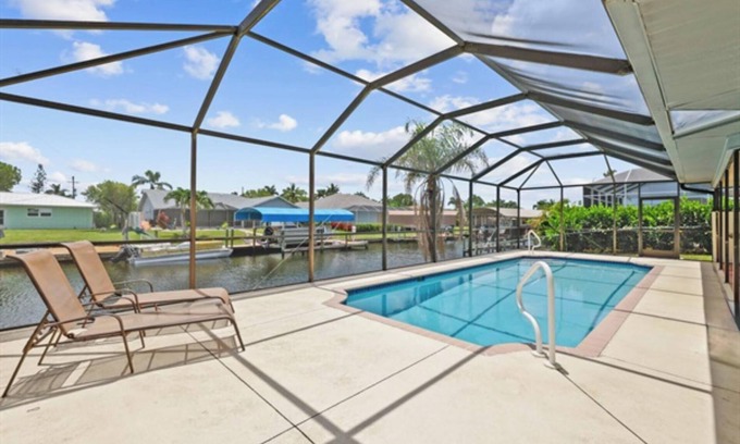 Eight Lakes House | Villa Lucy, a splendid pool home with eastern exposure